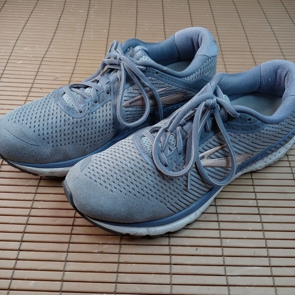 Brooks Adrenaline GTS 20 Gray Running Shoes Womens Size 11. 303pm - Picture 1 of 10